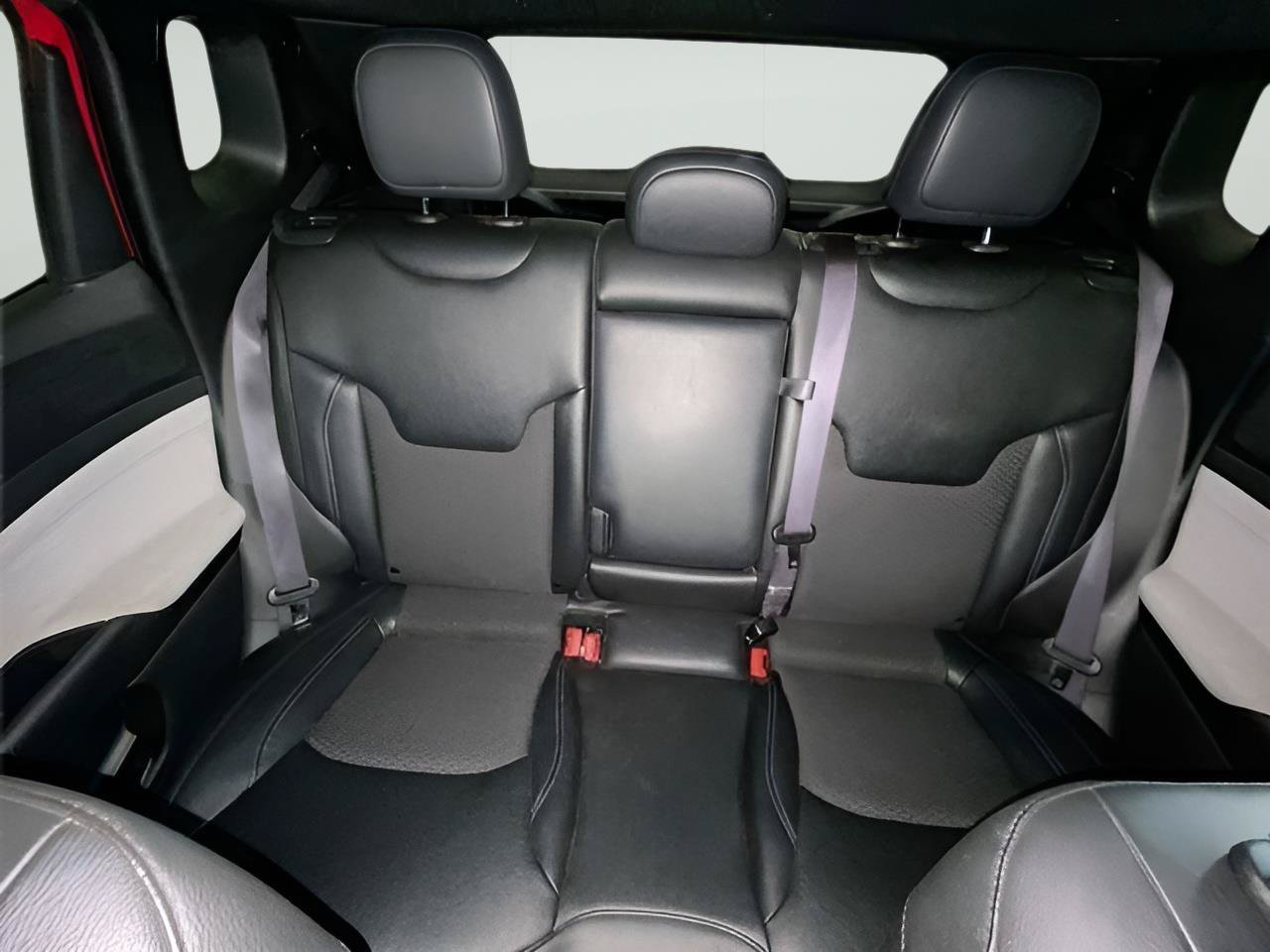 Used 2024 Jeep Compass Latitude AWD/4WD image 12