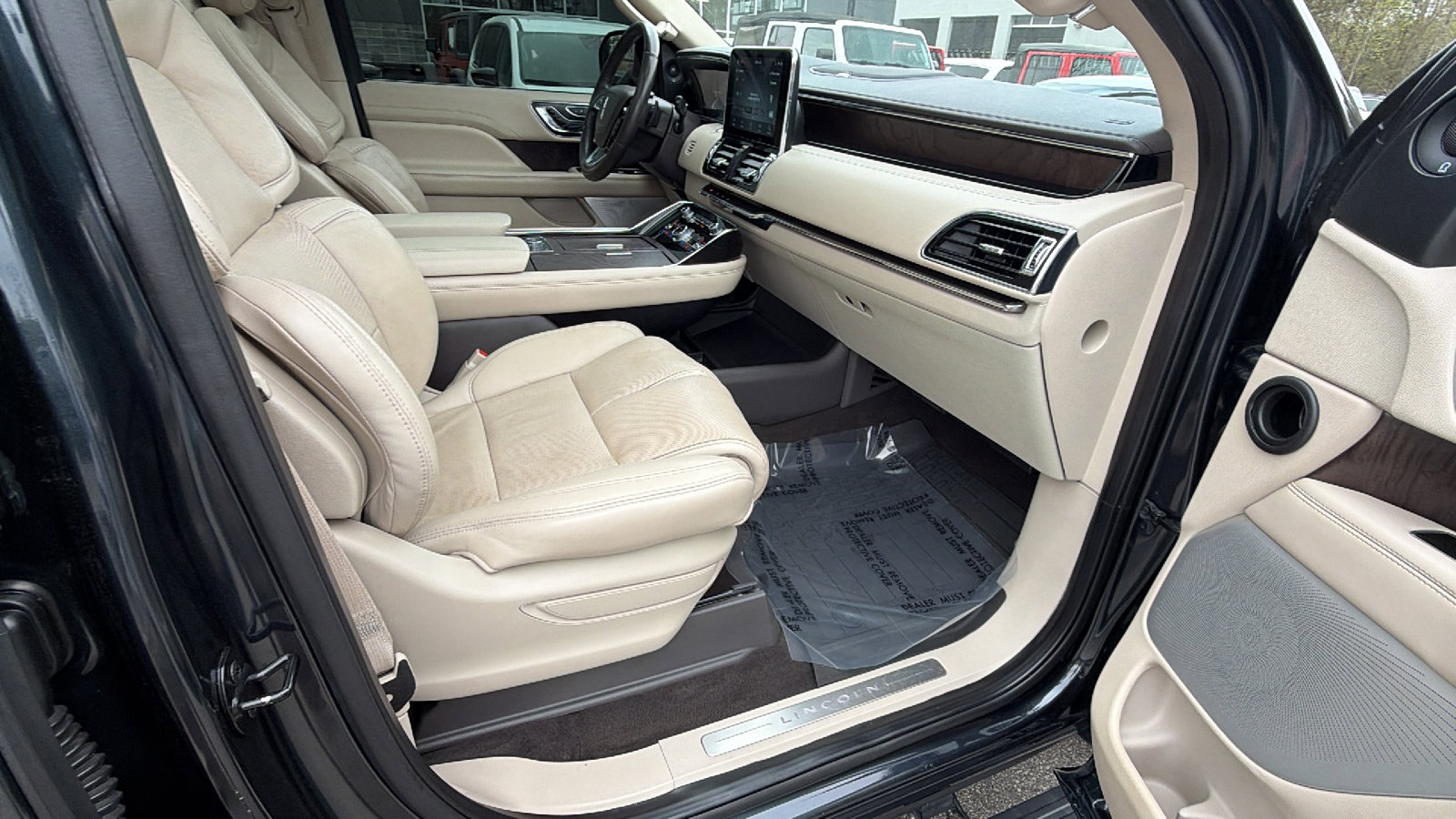 Used 2021 Lincoln Navigator Reserve w/ Luxury Package image 20