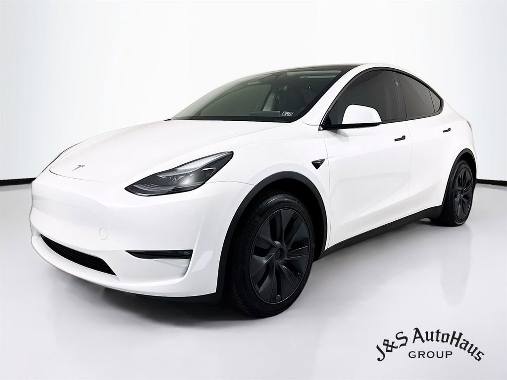 Used 2025 Tesla Model Y Long Range image 3
