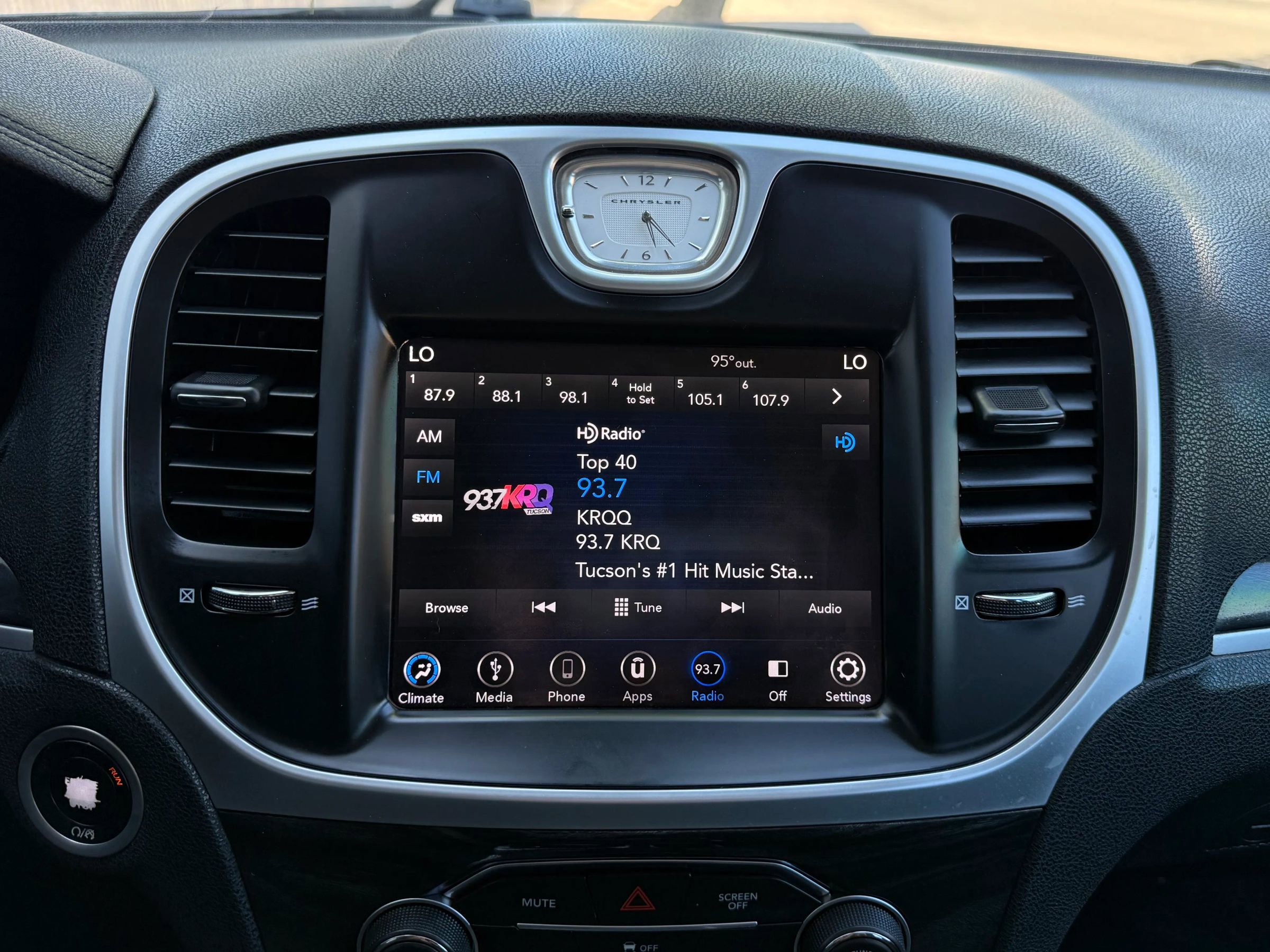 Used 2018 Chrysler 300 Touring w/ Sport Appearance Package image 20