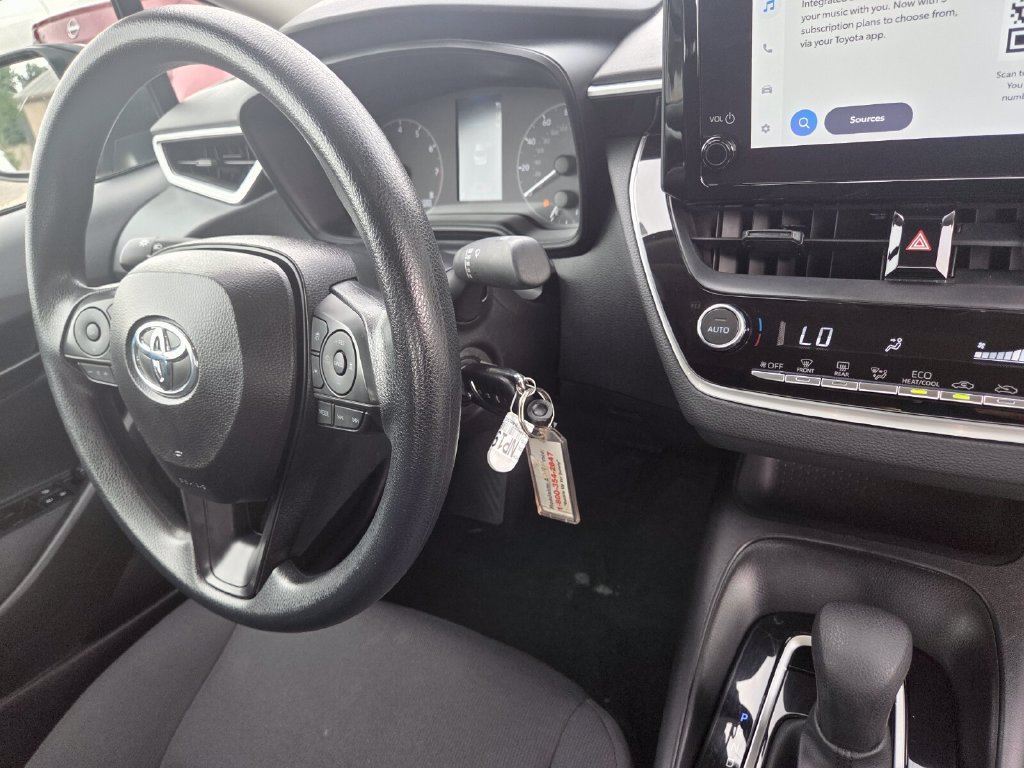 Used 2025 Toyota Corolla LE FWD image 30
