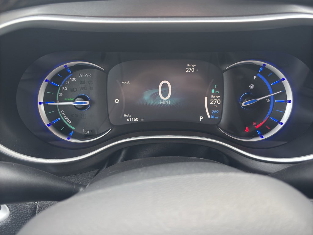 Used 2024 Chrysler Pacifica Select image 8