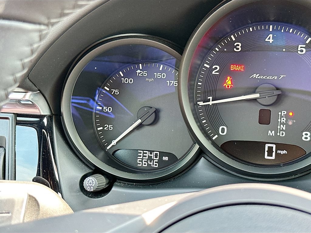 Certified 2026 Porsche Macan Turbo AWD/4WD image 13