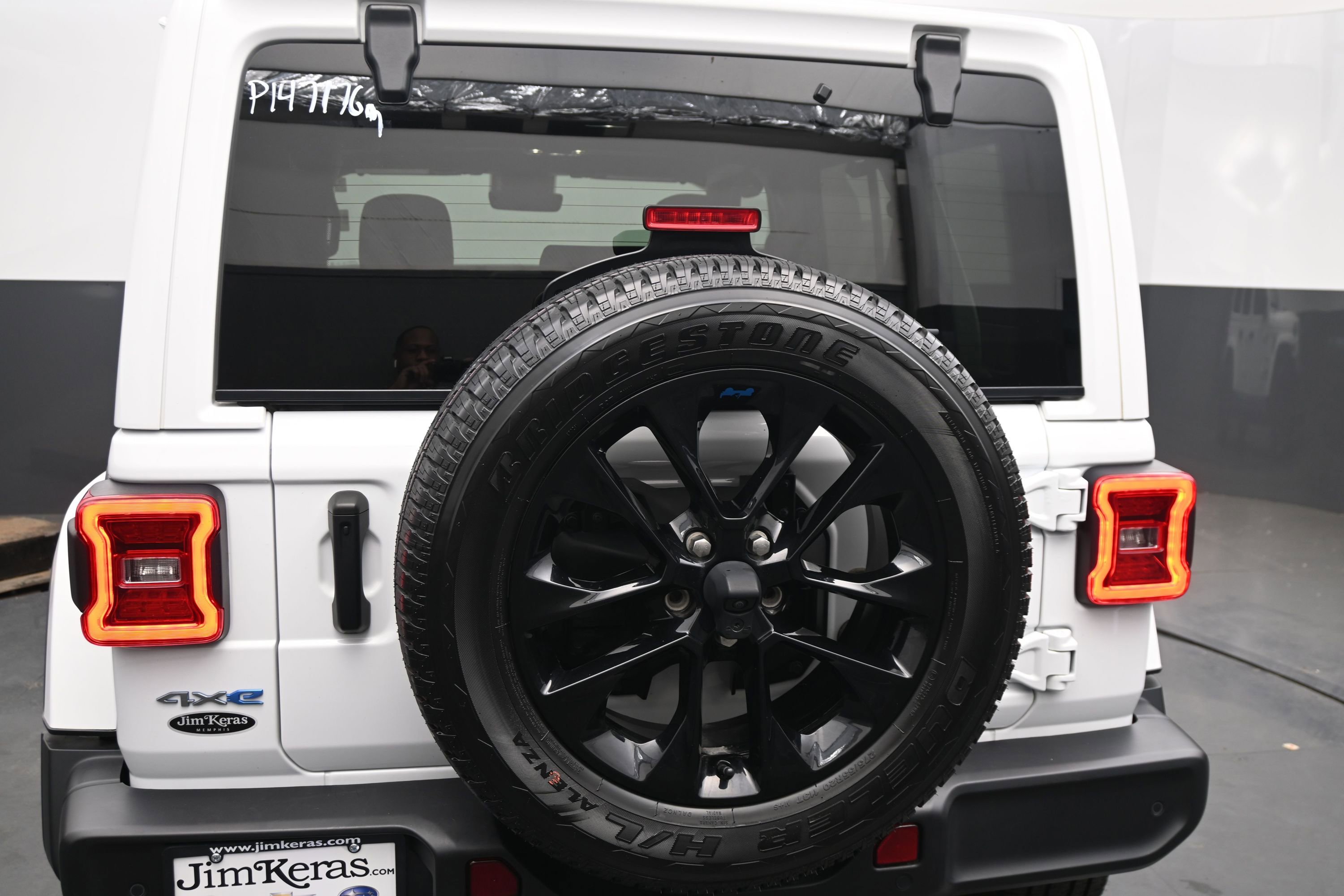 Used 2022 Jeep Wrangler Unlimited Sahara w/ Cold Weather Group AWD/4WD image 15