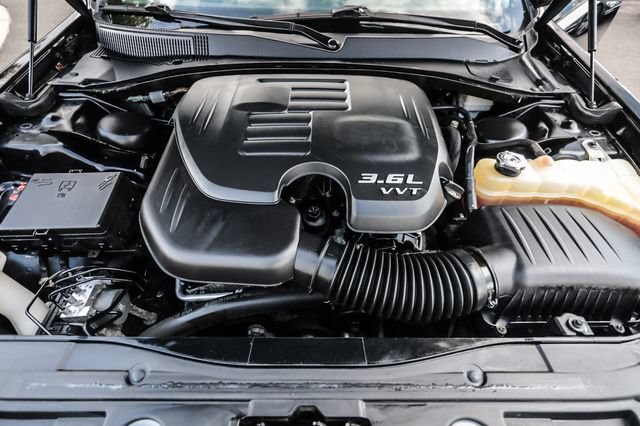 Used 2015 Chrysler 300 C RWD image 65