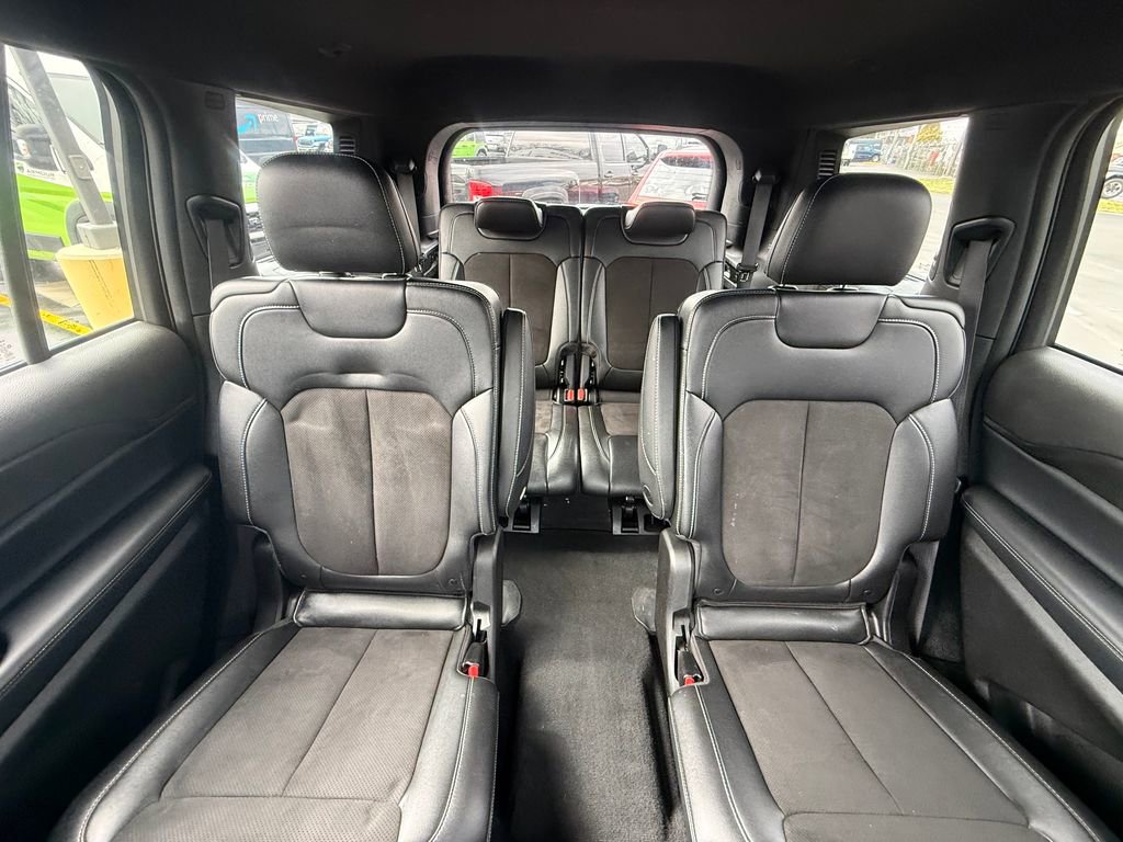 Used 2023 Jeep Grand Cherokee L Laredo image 16