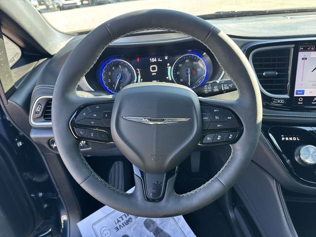 Used 2023 Chrysler Pacifica Limited w/ S Appearance Package image 15
