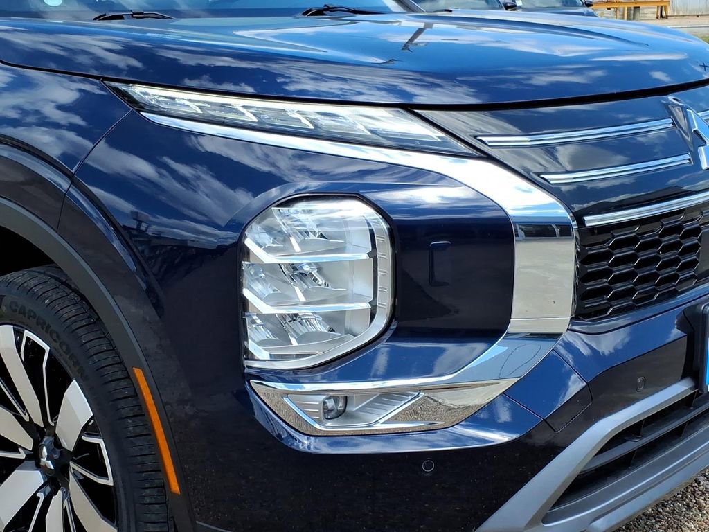 Used 2025 Mitsubishi Outlander SE image 8