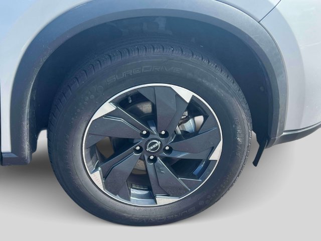 Used 2024 Nissan Rogue SV AWD/4WD image 11