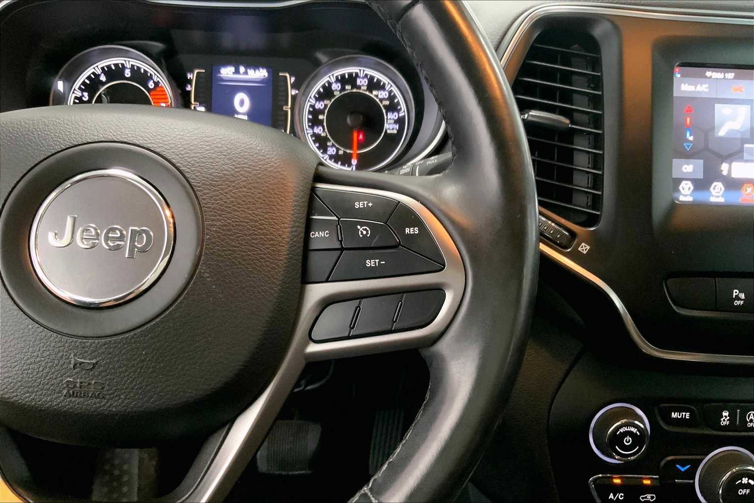 Used 2019 Jeep Cherokee Latitude Plus w/ Cold Weather Group image 23