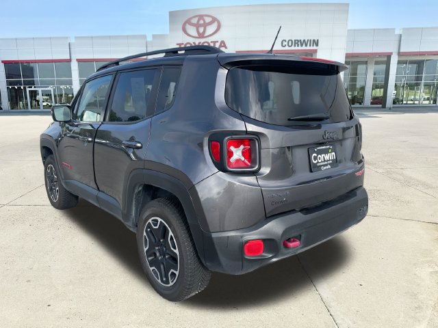 Used 2017 Jeep Renegade Trailhawk AWD/4WD image 3