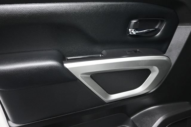 Used 2022 Nissan Titan SV AWD/4WD image 11