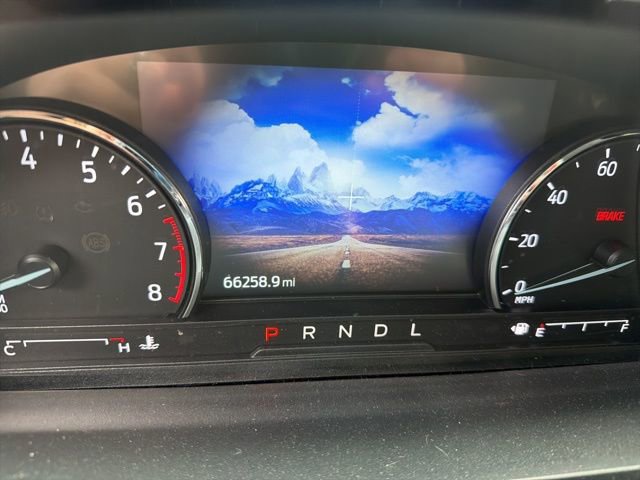 Used 2022 Ford Explorer XLT w/ Equipment Group 202A image 5