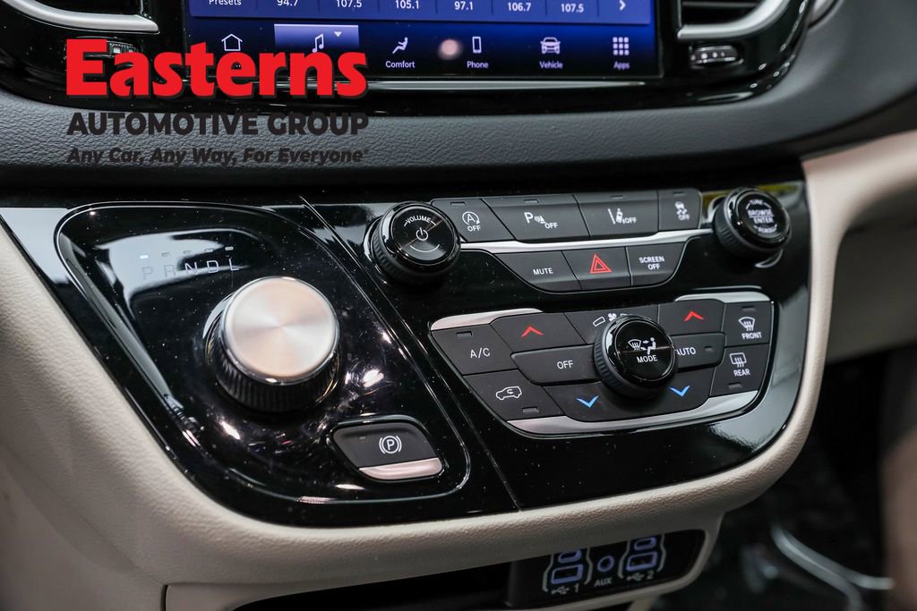 Used 2023 Chrysler Pacifica Touring-L FWD image 20