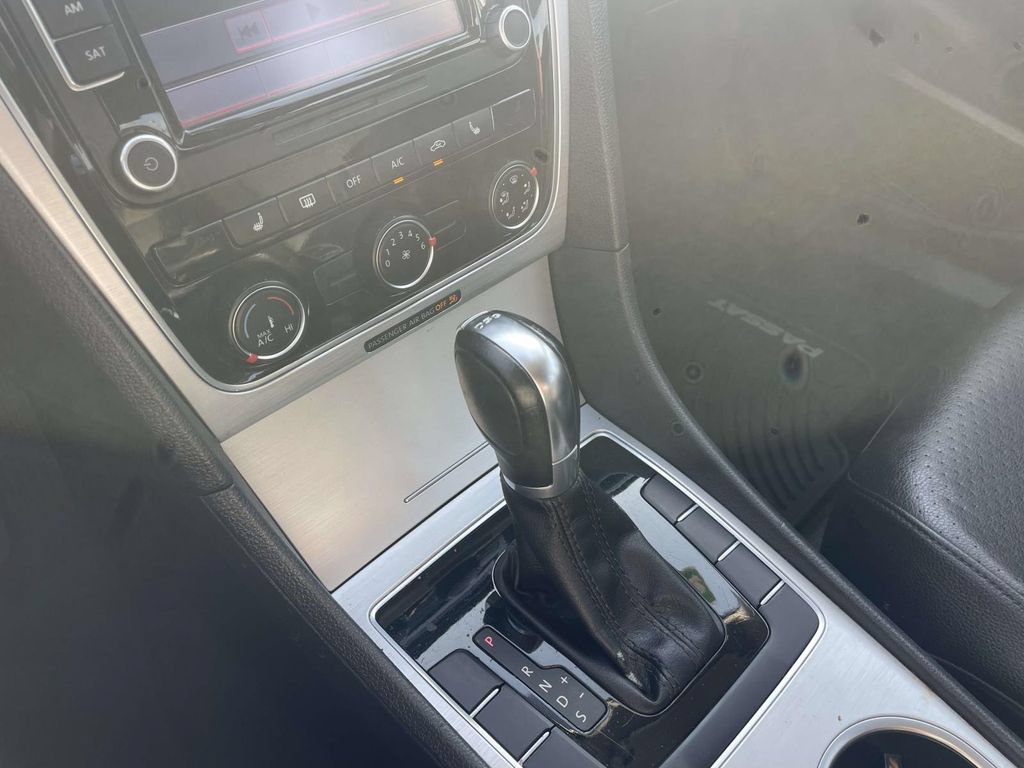 Used 2013 Volkswagen Passat TDI SE FWD image 32
