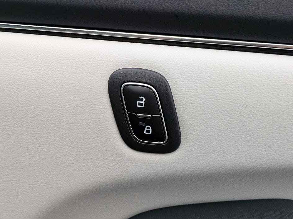 Used 2023 Ford Mustang Mach-E Premium image 36