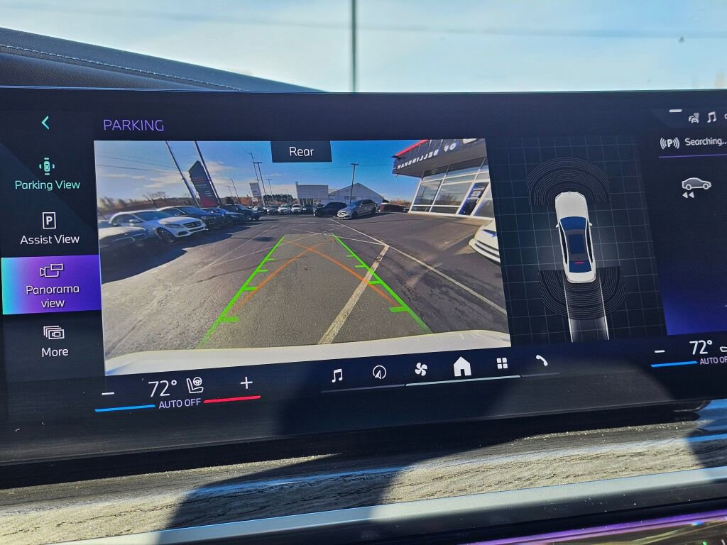 Used 2024 BMW 740i xDrive image 32