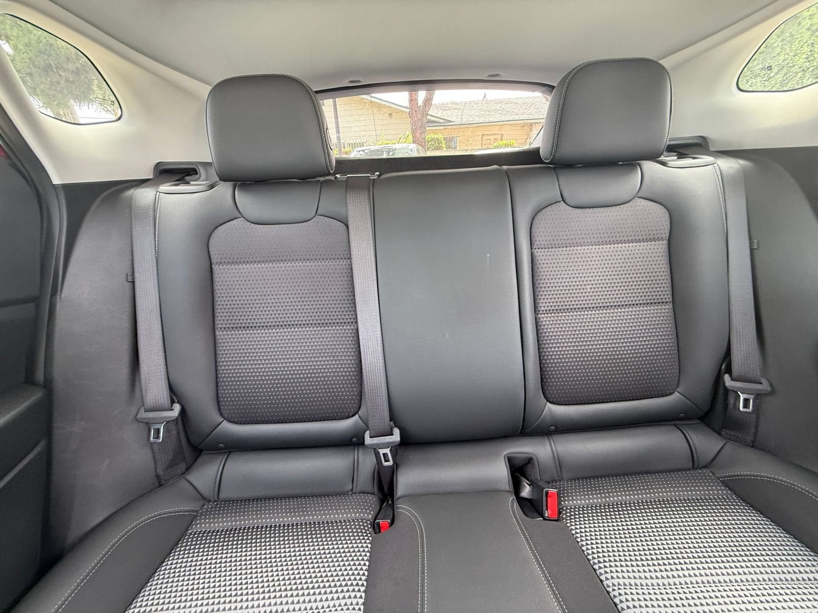 Used 2025 Chevrolet Trax LT w/ LT Convenience Package FWD image 35