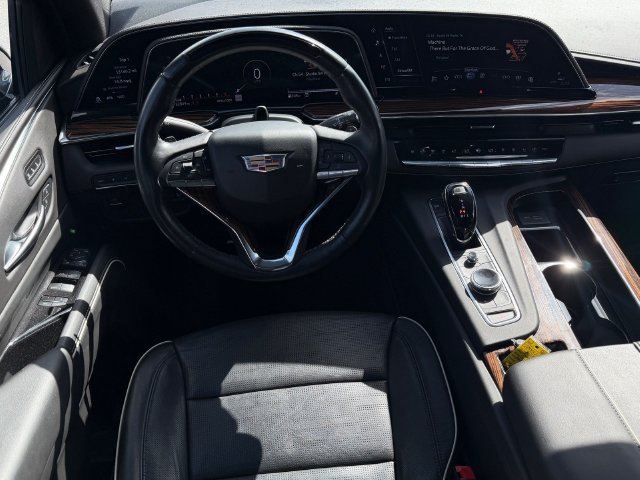 Used 2022 Cadillac Escalade Premium Luxury AWD/4WD image 18