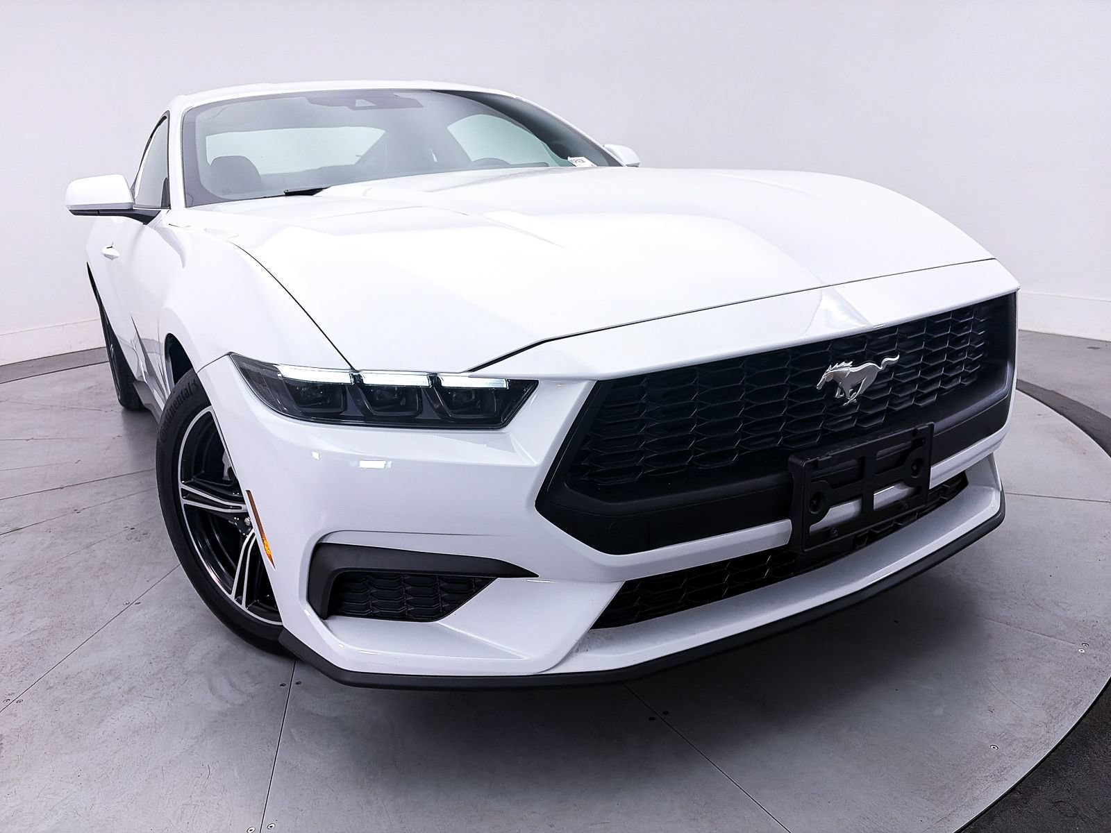 Used 2025 Ford Mustang Premium RWD image 1