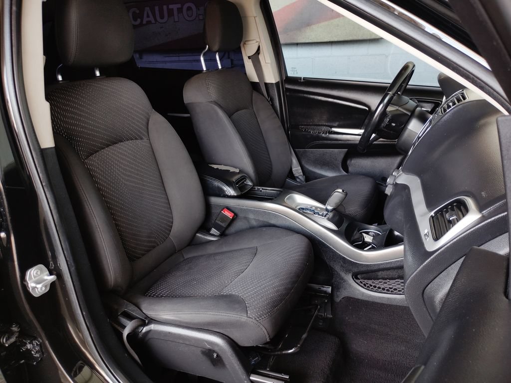 Used 2018 Dodge Journey SXT w/ Connectivity Group FWD image 13