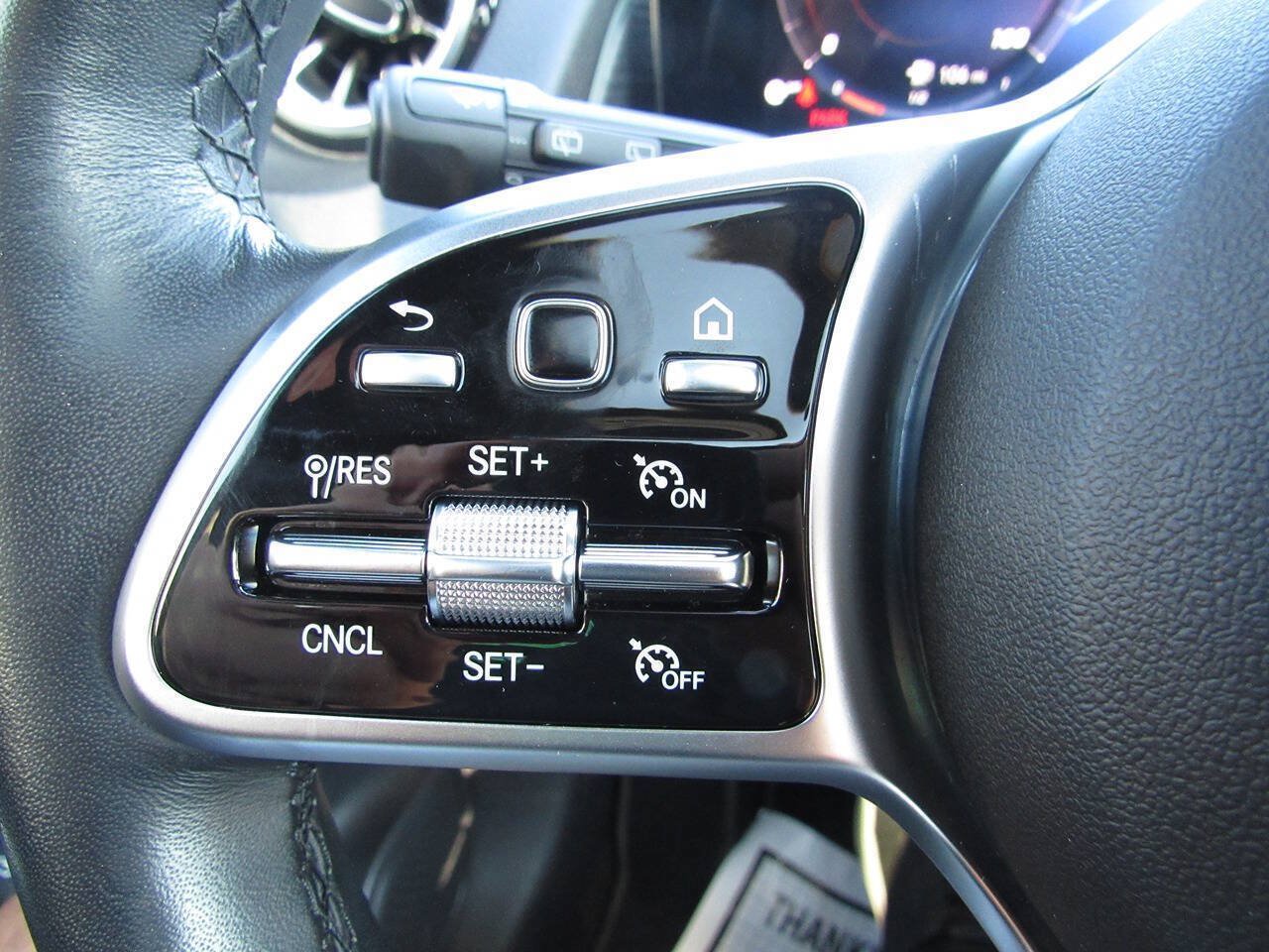 Used 2023 Mercedes-Benz GLB 250 4MATIC image 32