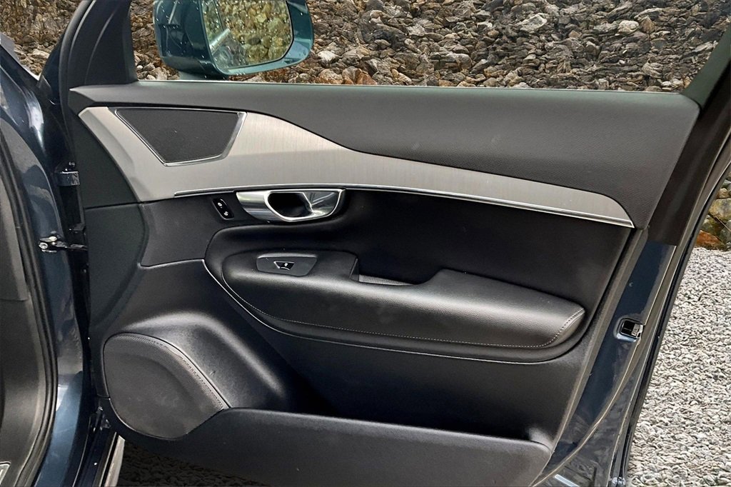 Used 2021 Volvo XC90 T5 Momentum w/ Protection Package Premier image 21