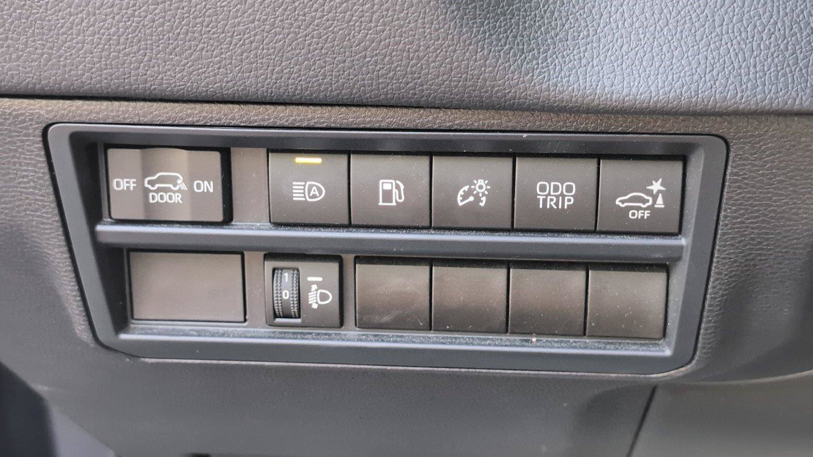 Used 2025 Toyota Sequoia SR5 AWD/4WD image 33