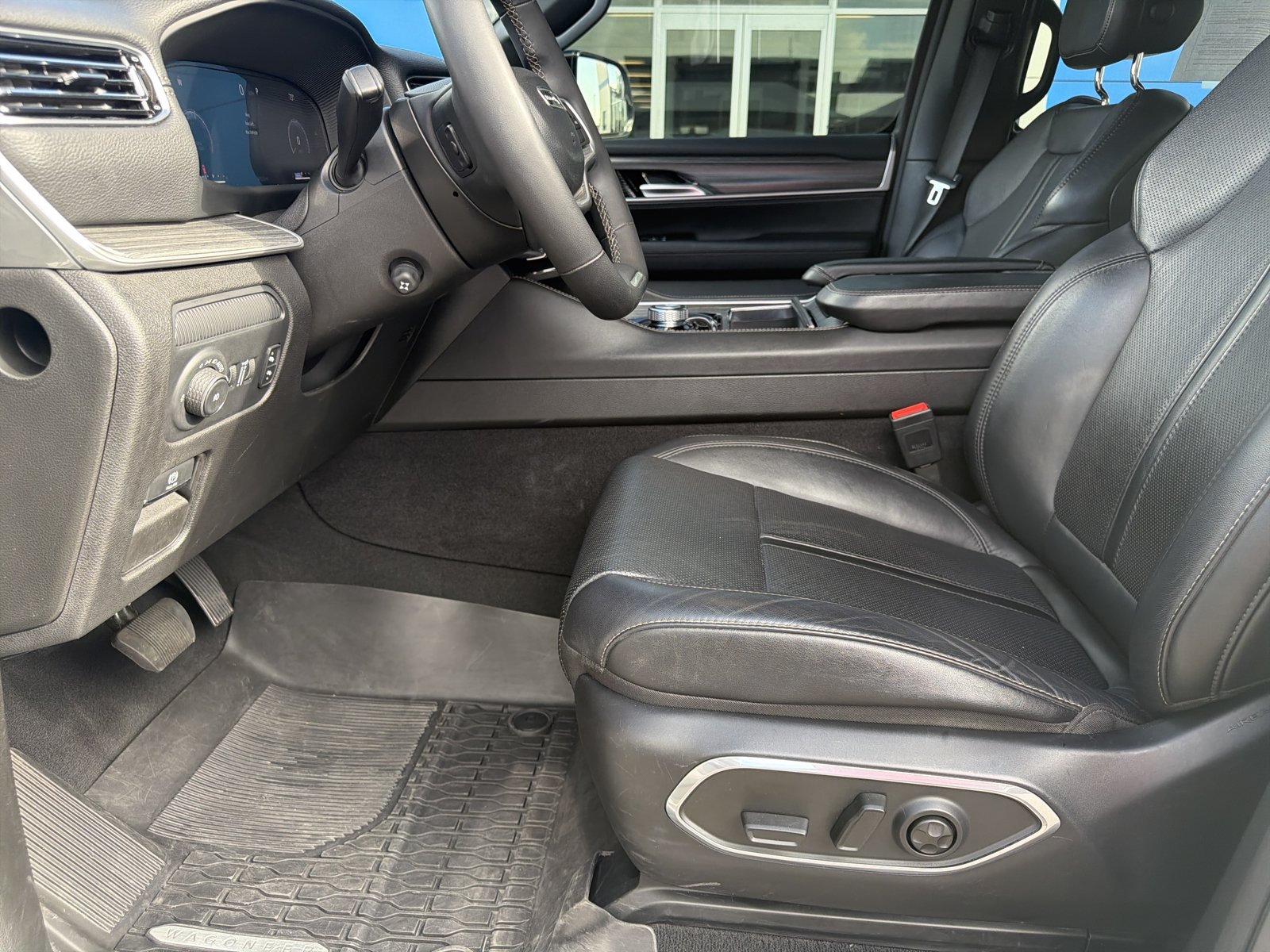 Used 2024 Jeep Wagoneer Series II AWD/4WD image 18