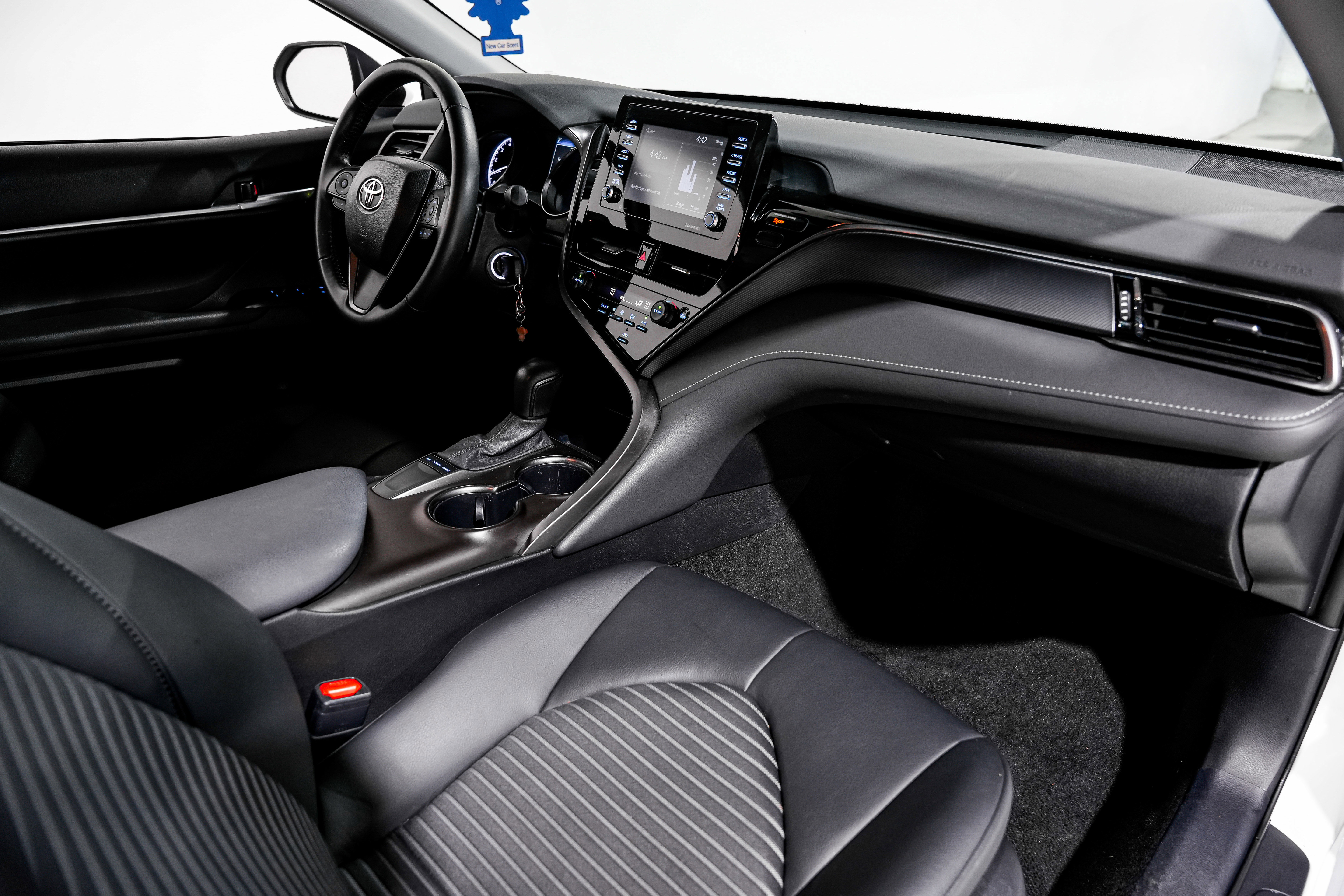 Used 2024 Toyota Camry SE FWD image 27