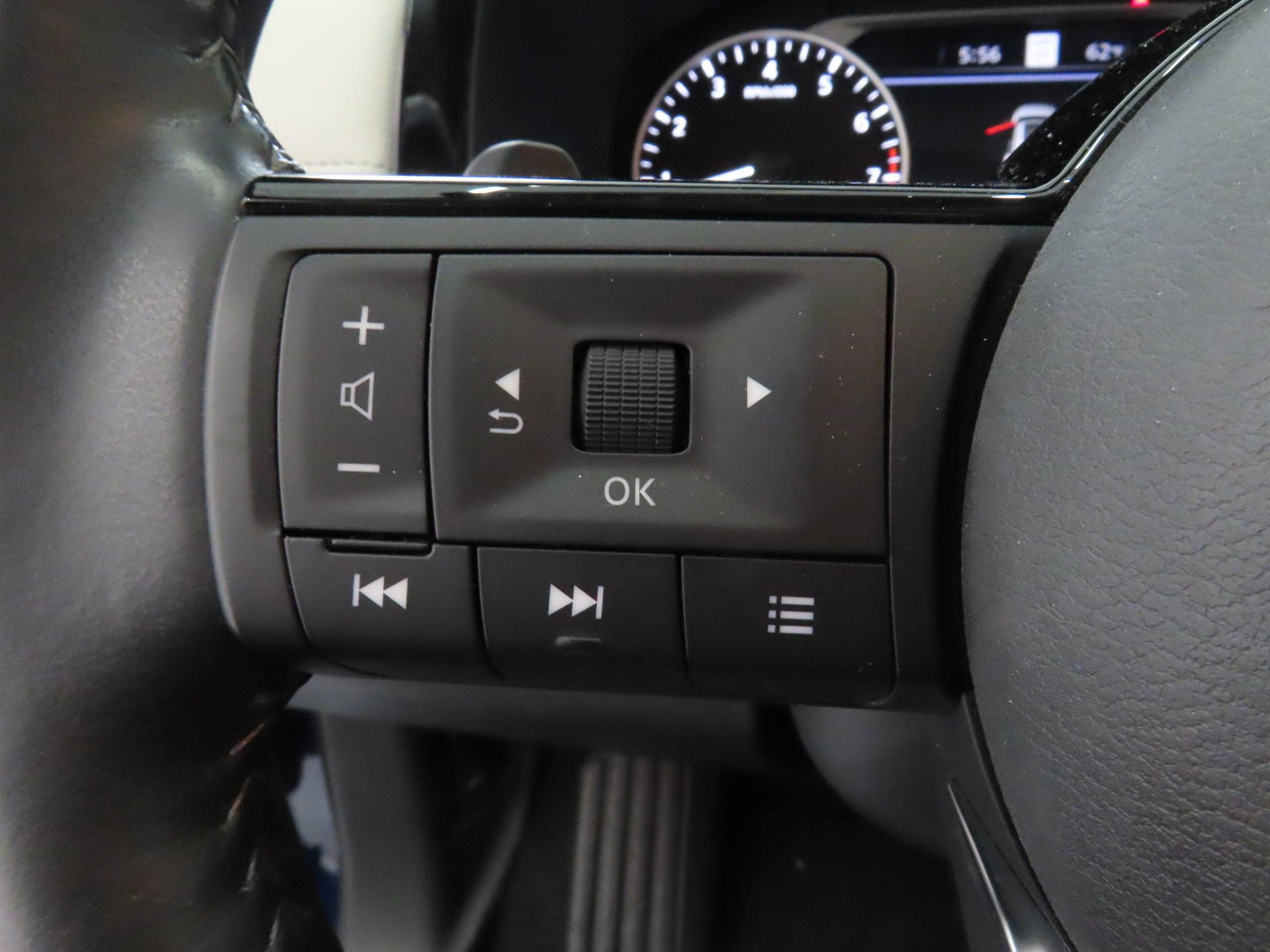 Used 2023 Nissan Pathfinder SL w/ SL Premium Package FWD image 13
