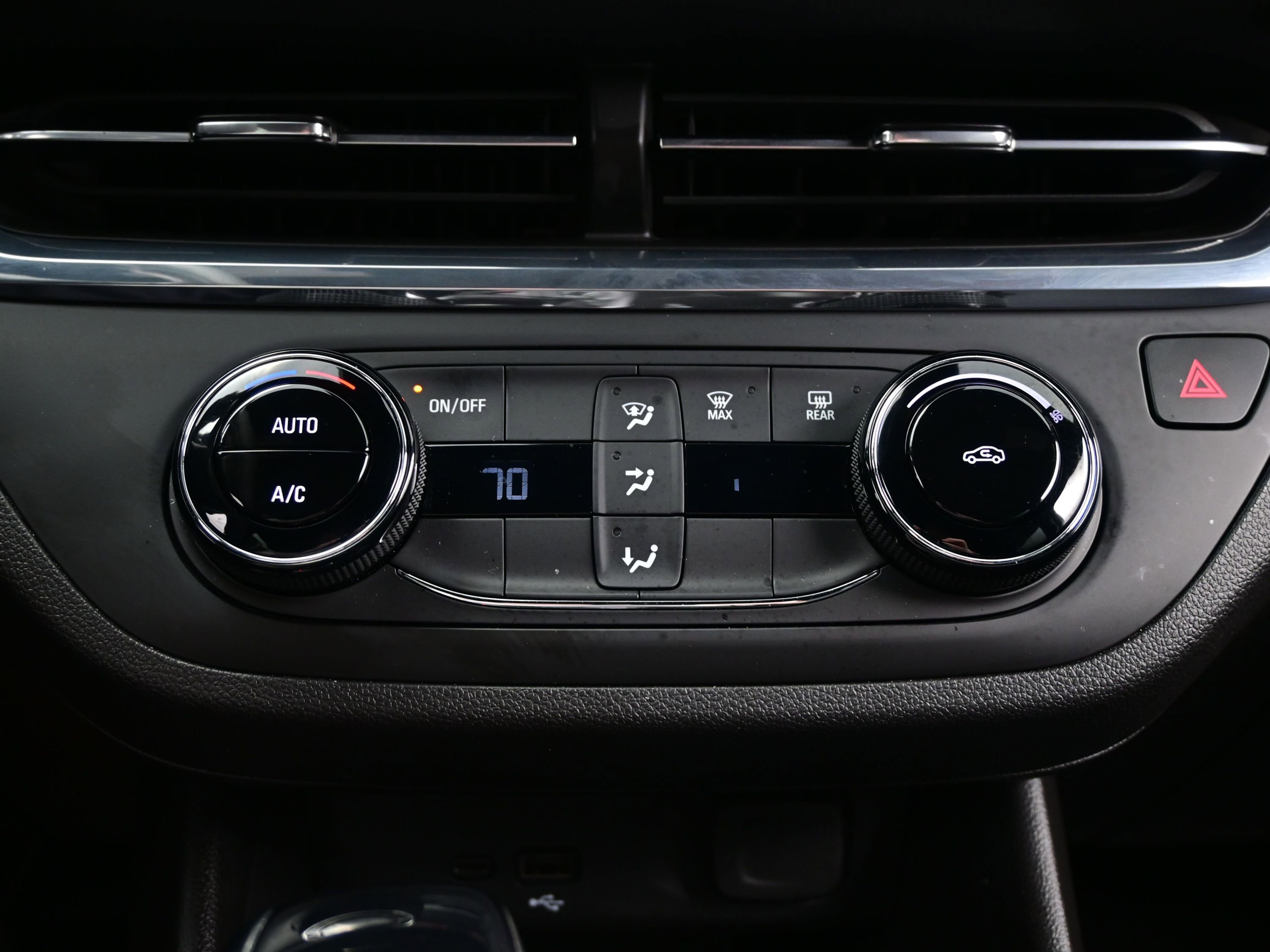 Used 2025 Buick Envista Preferred w/ Convenience II Package image 19