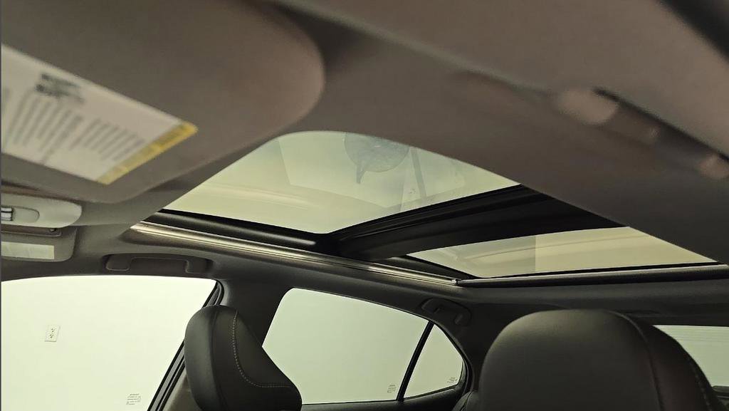 Used 2022 Toyota Camry XSE FWD image 12