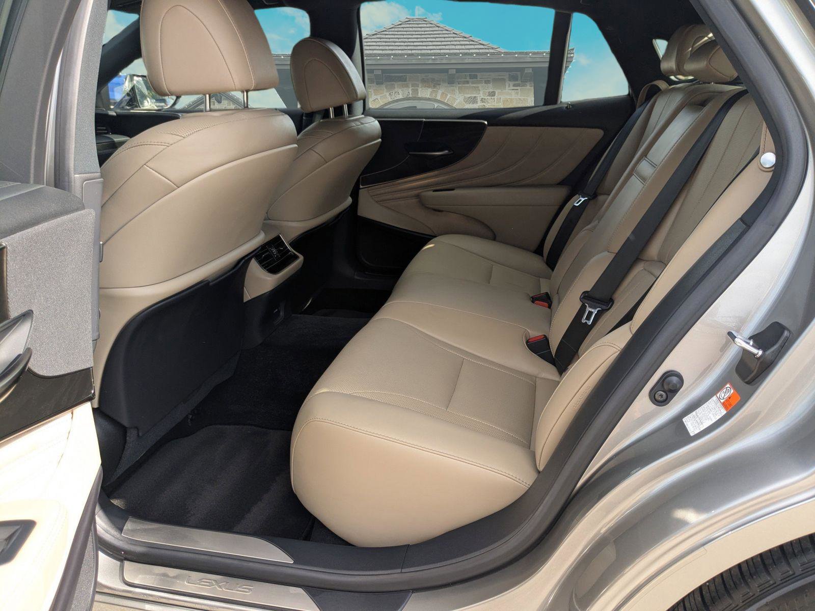 Certified 2021 Lexus LS 500 w/ Accessory Package (Z2) RWD image 21