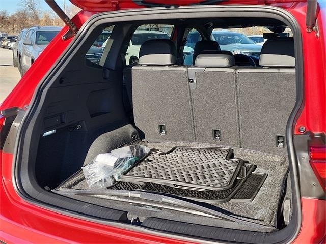 Certified 2024 Volkswagen Tiguan SE R-Line image 6