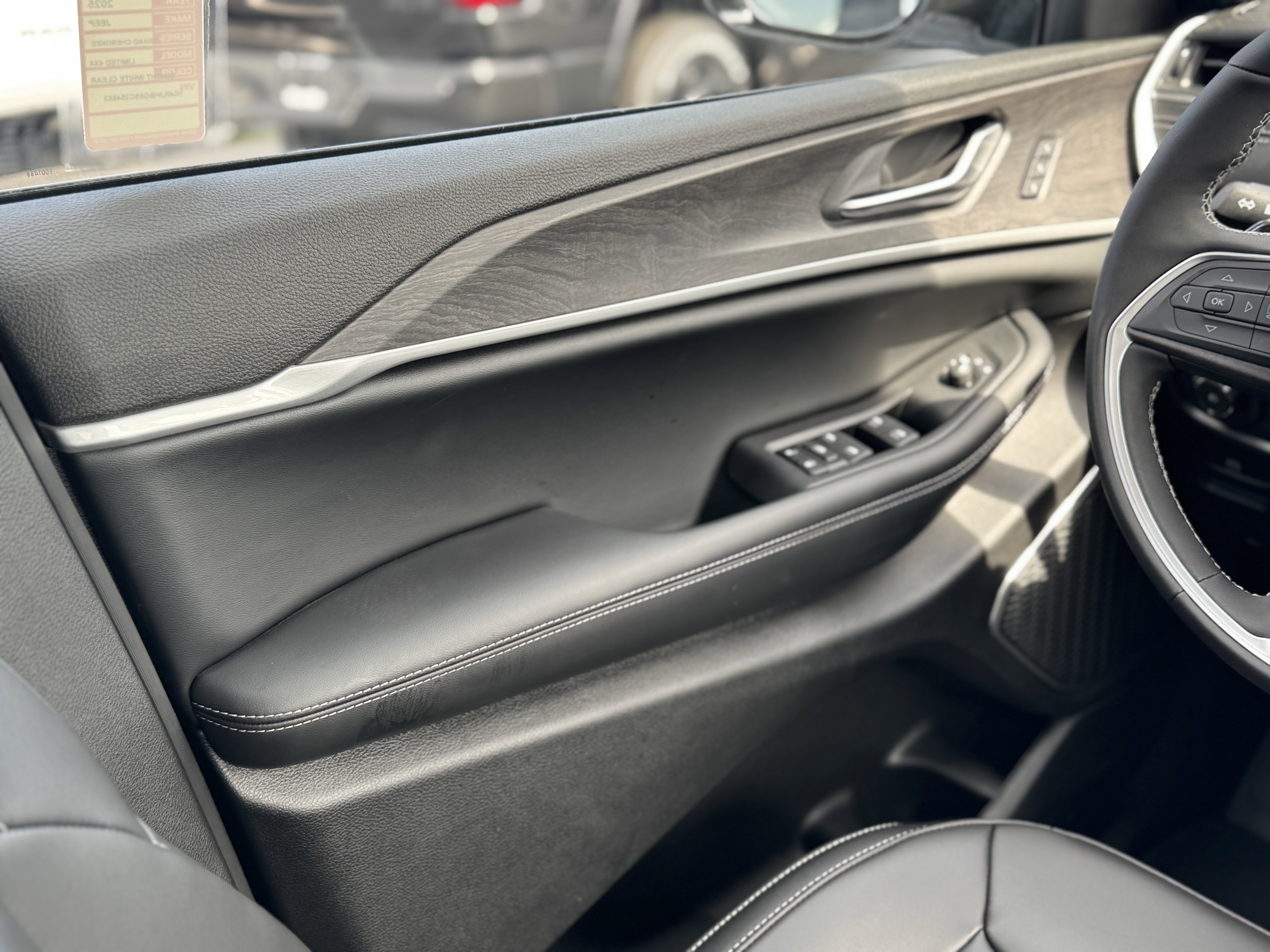 New 2025 Jeep Grand Cherokee Limited image 16