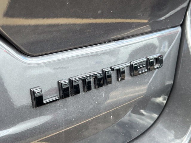 Used 2025 Jeep Grand Cherokee Limited w/ Black Appearance Package AWD/4WD image 4