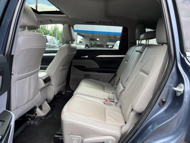 Used 2019 Toyota Highlander XLE AWD/4WD image 13