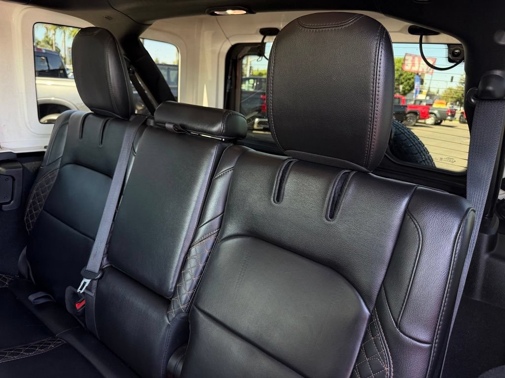 Used 2022 Jeep Wrangler Unlimited Sahara AWD/4WD image 11
