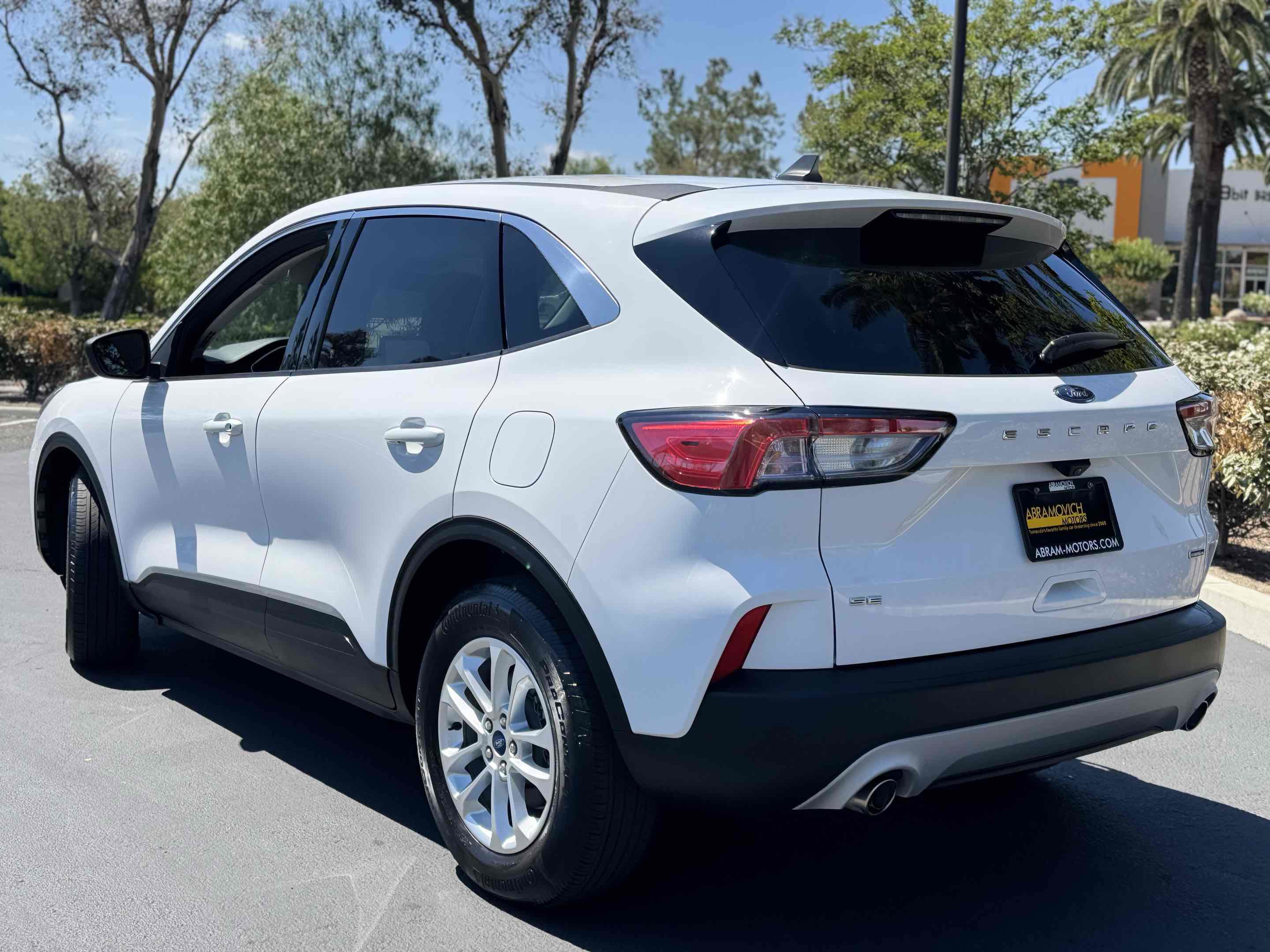 Used 2022 Ford Escape SE AWD/4WD image 2