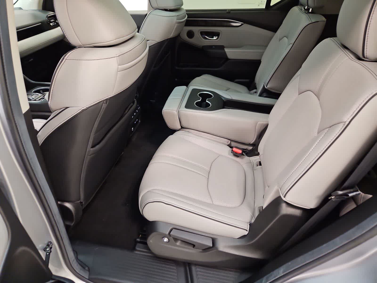 Used 2025 Honda Pilot Elite image 22