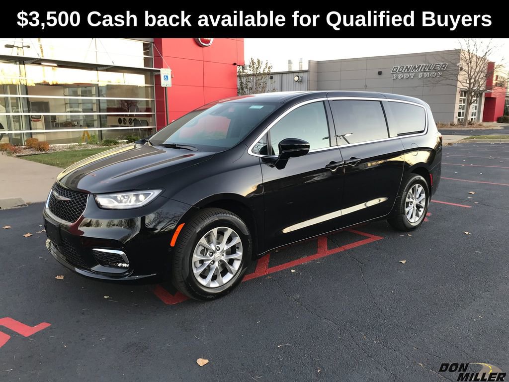 New 2026 Chrysler Pacifica Limited w/ Trailer Tow Group