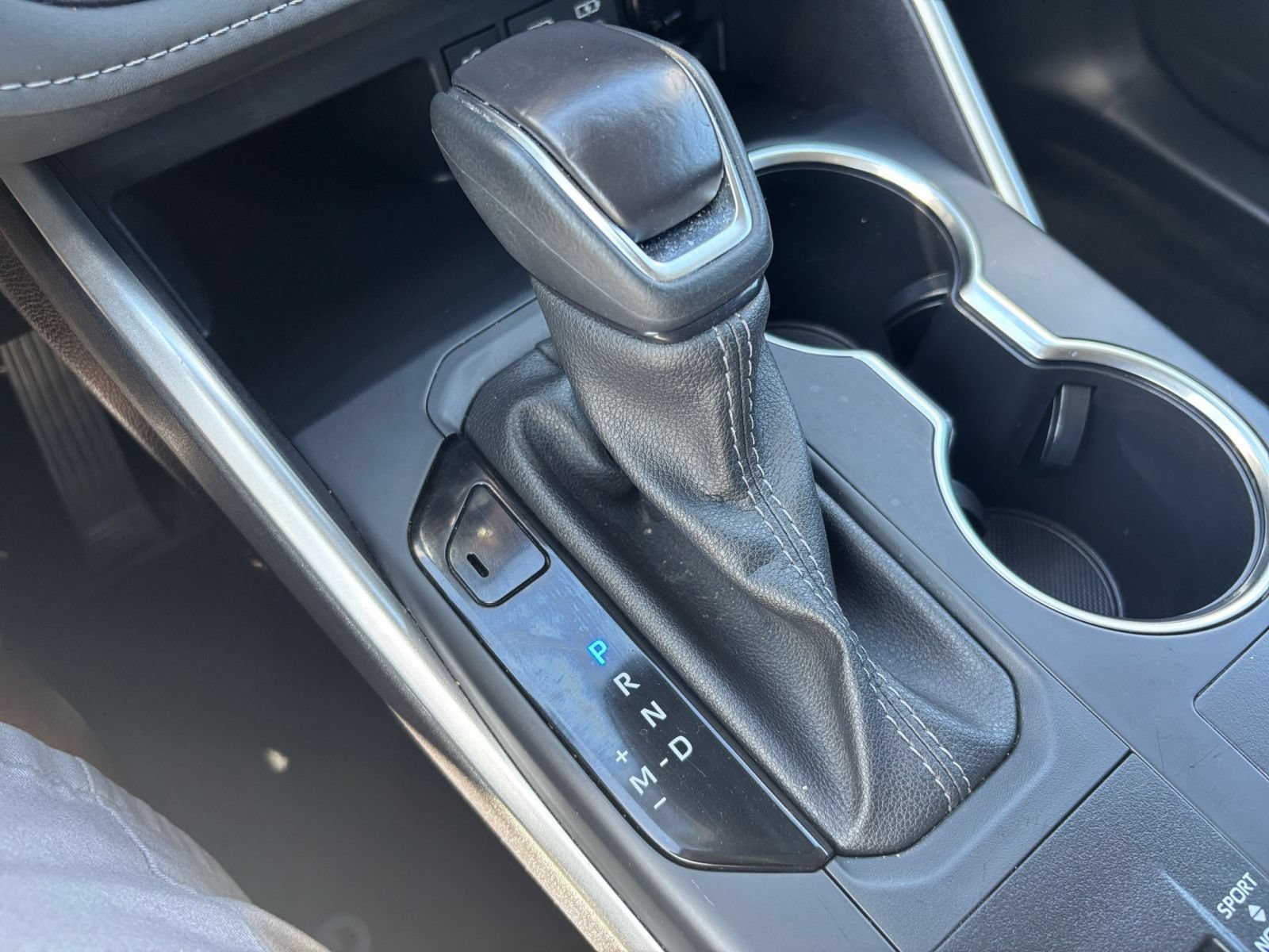 Used 2025 Toyota Highlander LE FWD image 42