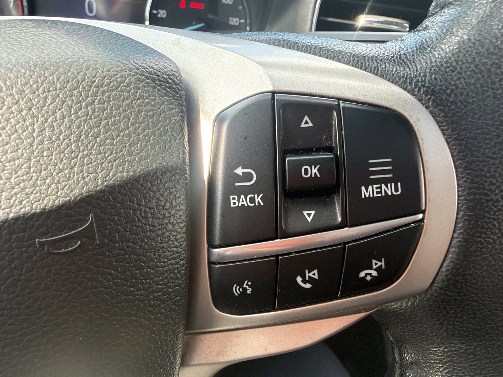 Used 2022 Ford Explorer XLT w/ Equipment Group 202A AWD/4WD image 21