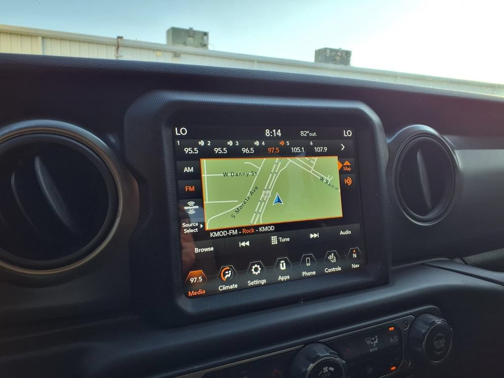 Used 2023 Jeep Gladiator Sport AWD/4WD image 4