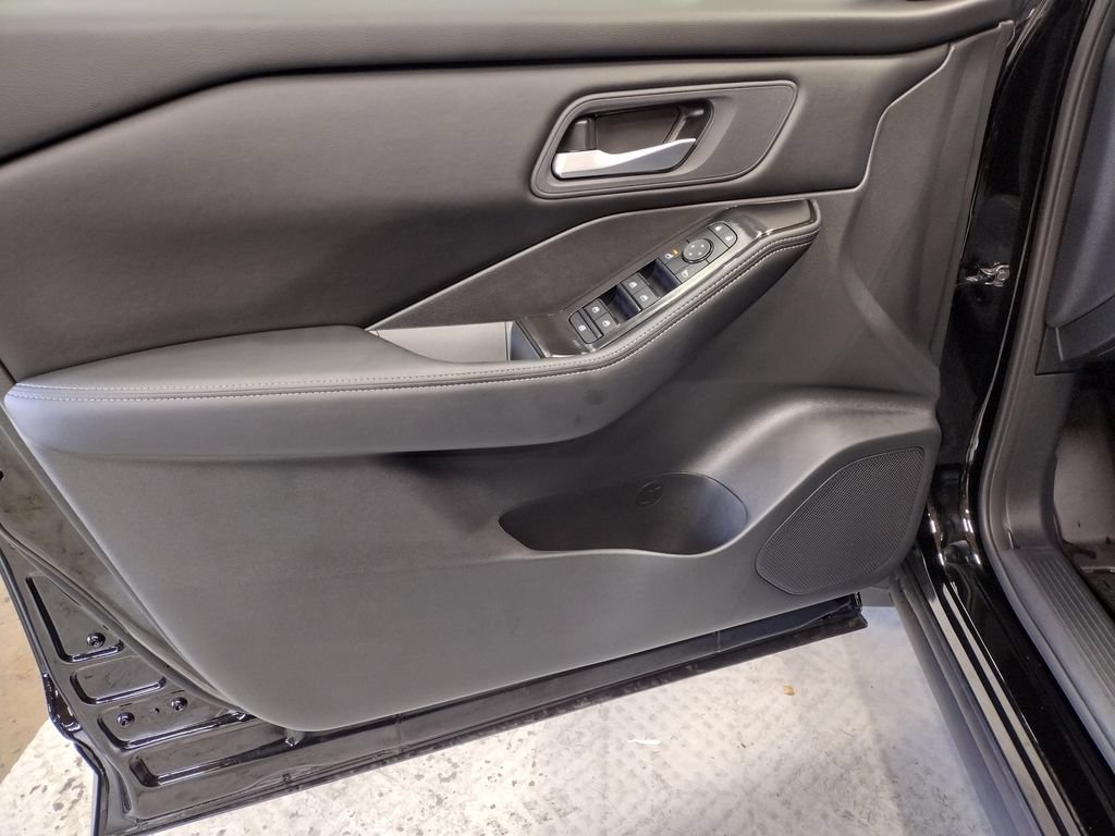 Used 2026 Nissan Rogue SV w/ Cold Weather Package AWD/4WD image 19