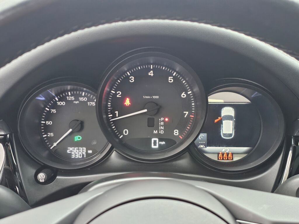 Used 2023 Porsche Macan w/ Premium Package Plus image 29