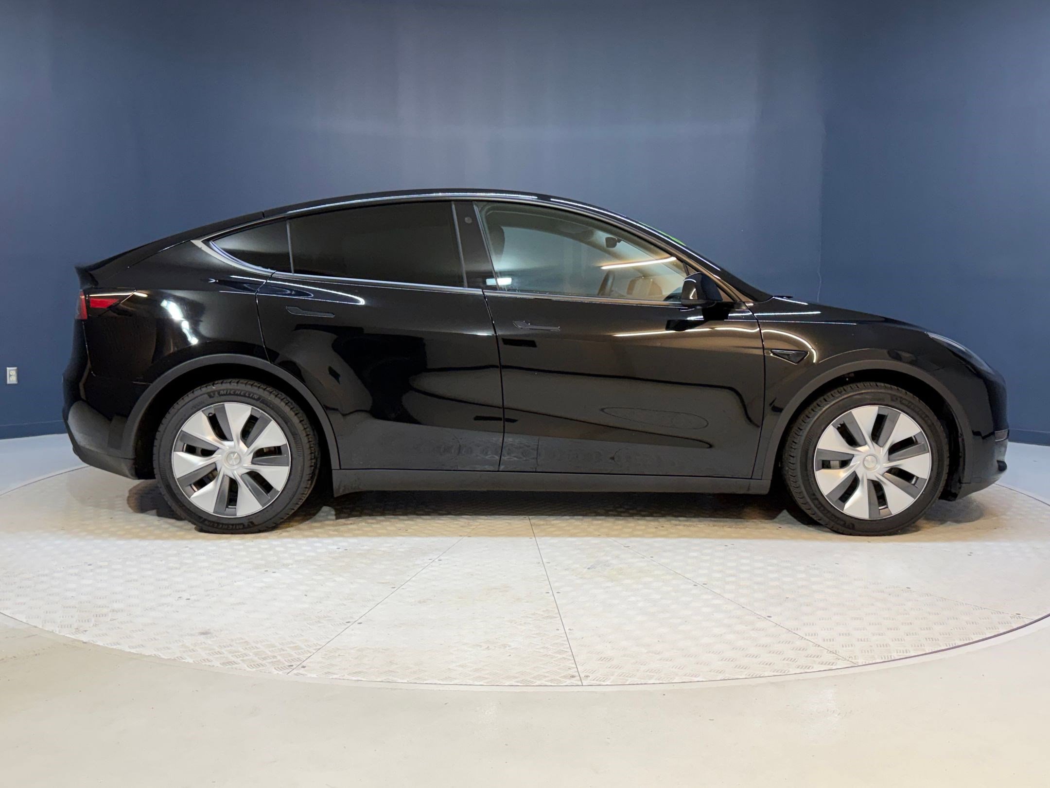 Used 2023 Tesla Model Y Long Range image 8