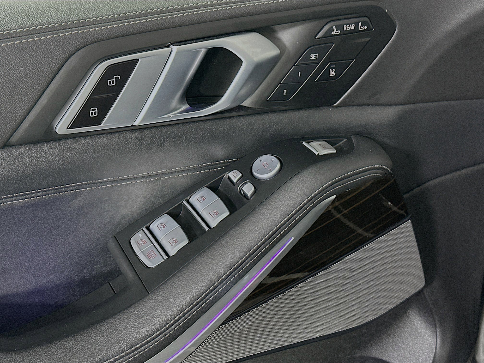 Used 2024 BMW X7 xDrive40i image 14