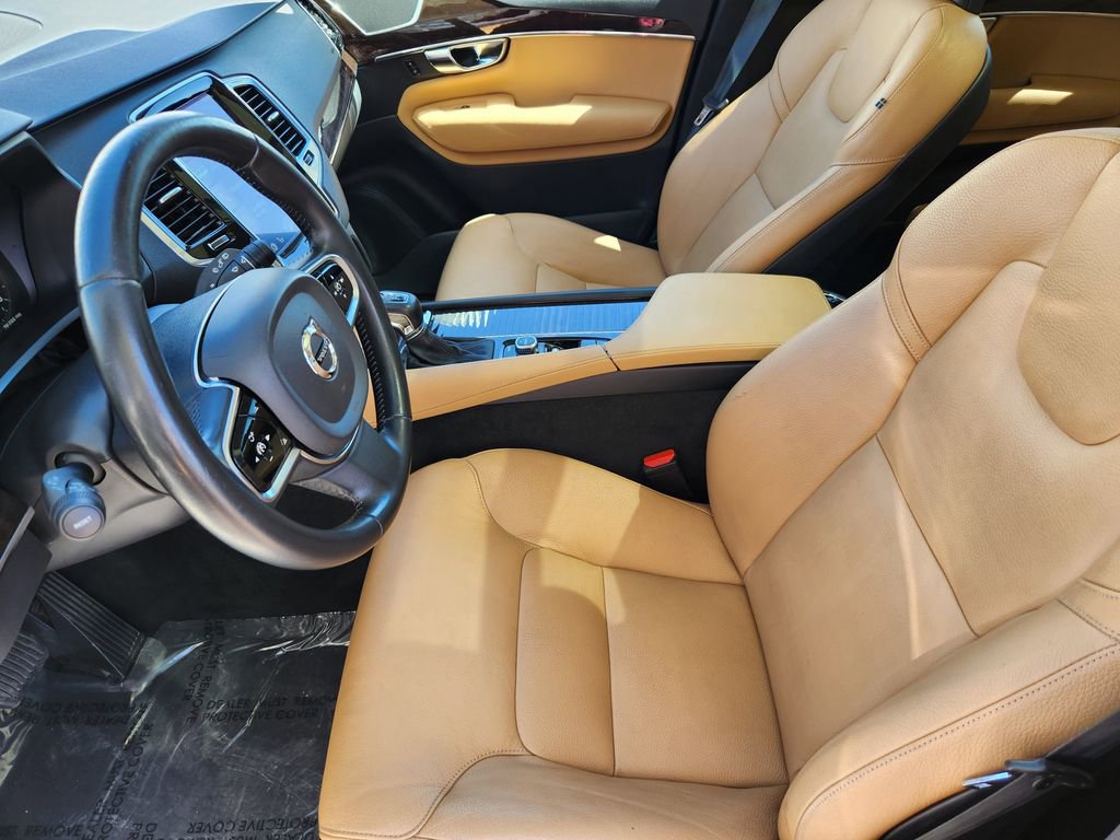 Used 2016 Volvo XC90 T6 Momentum w/ Momentum Plus Package AWD/4WD image 4